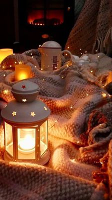 Открытка «С добрым утром»: Уютное утро: тепло свечей и кофе. Тэги: Хорошего дня, С добрым утром, для поднятия настрое…