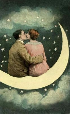 Открытка «Доброй ночи»: Звезды на двоих: поцелуй на луне.