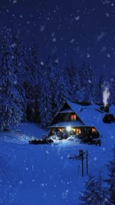 Открытка «Доброй ночи»: Доброй ночи: уютный заснеженный дом в лесу.