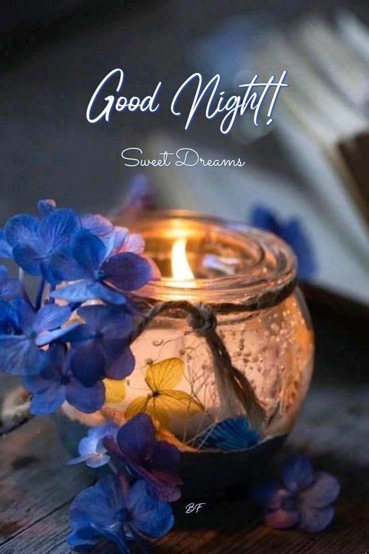 Открытка «Доброй ночи»: Спокойной ночи: Горящая свеча и синие цветы. Тэги: Спокойной ночи, Спокойной ночи, красивые…