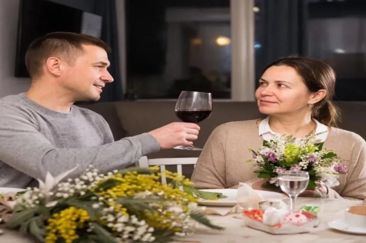 Открытка «С добрым утром»: Доброе утро, любовь моя!. Тэги: пожелание, улыбка, утро, мужчина, женщина, позитив, цветок…