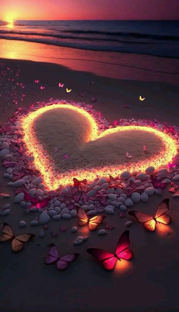 Открытка «Добрый вечер и пожелания»: Добрый вечер: «Светящееся сердце» на берегу моря. Тэги: Добрый вечер красивые…