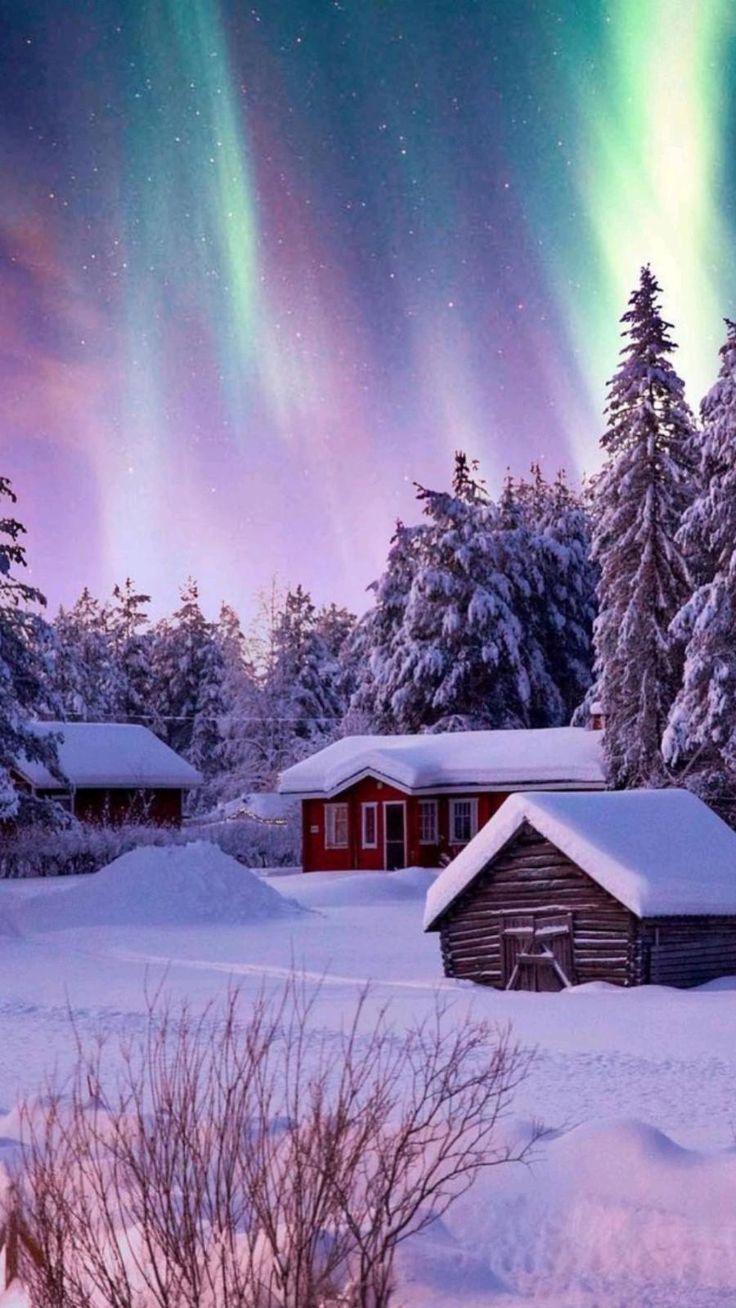 Открытка «Доброй ночи»: Спокойной ночи: Северное сияние над снежной деревней. Тэги: Спокойной ночи, Спокойной ночи…