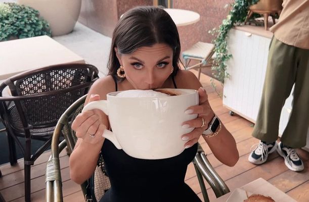 Открытка «С добрым утром»: Огромная кружка кофе для бодрого утра!. Тэги: хорошего дня, пожелание, позитивная, отлично…